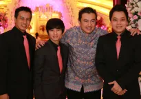 Photo Master Of Ceremony 10 mc_couple_gathering